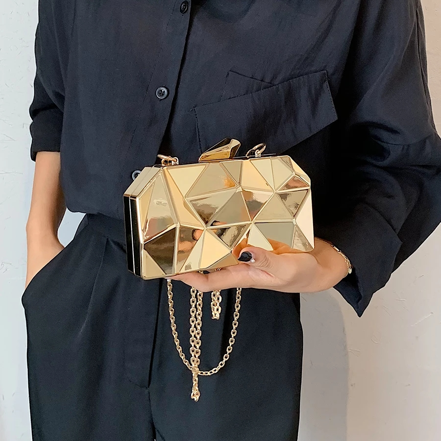 Bolso de noche con diseño geométrico