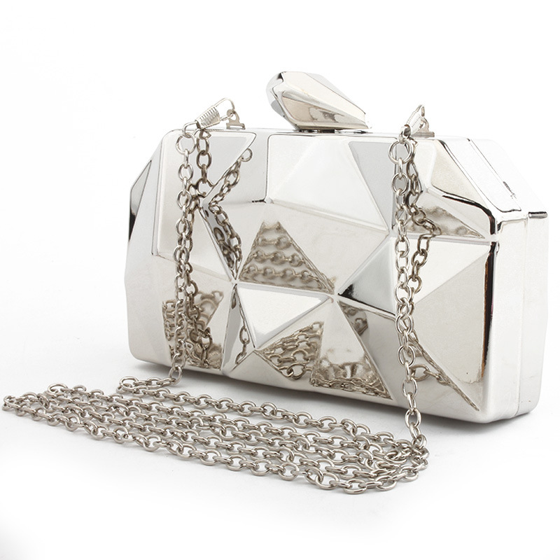 Bolso de noche con diseño geométrico