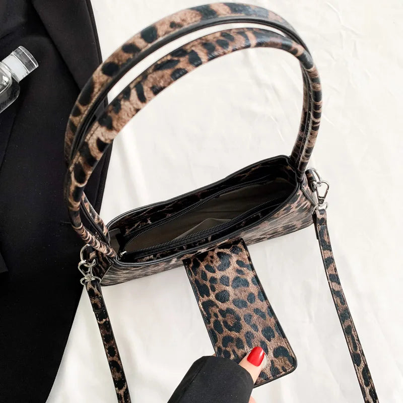 Bolso de hombro con estampado de leopardo