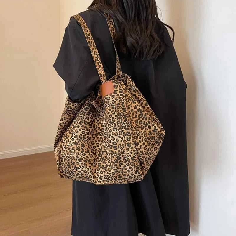 Bolso con estampado de leopardo
