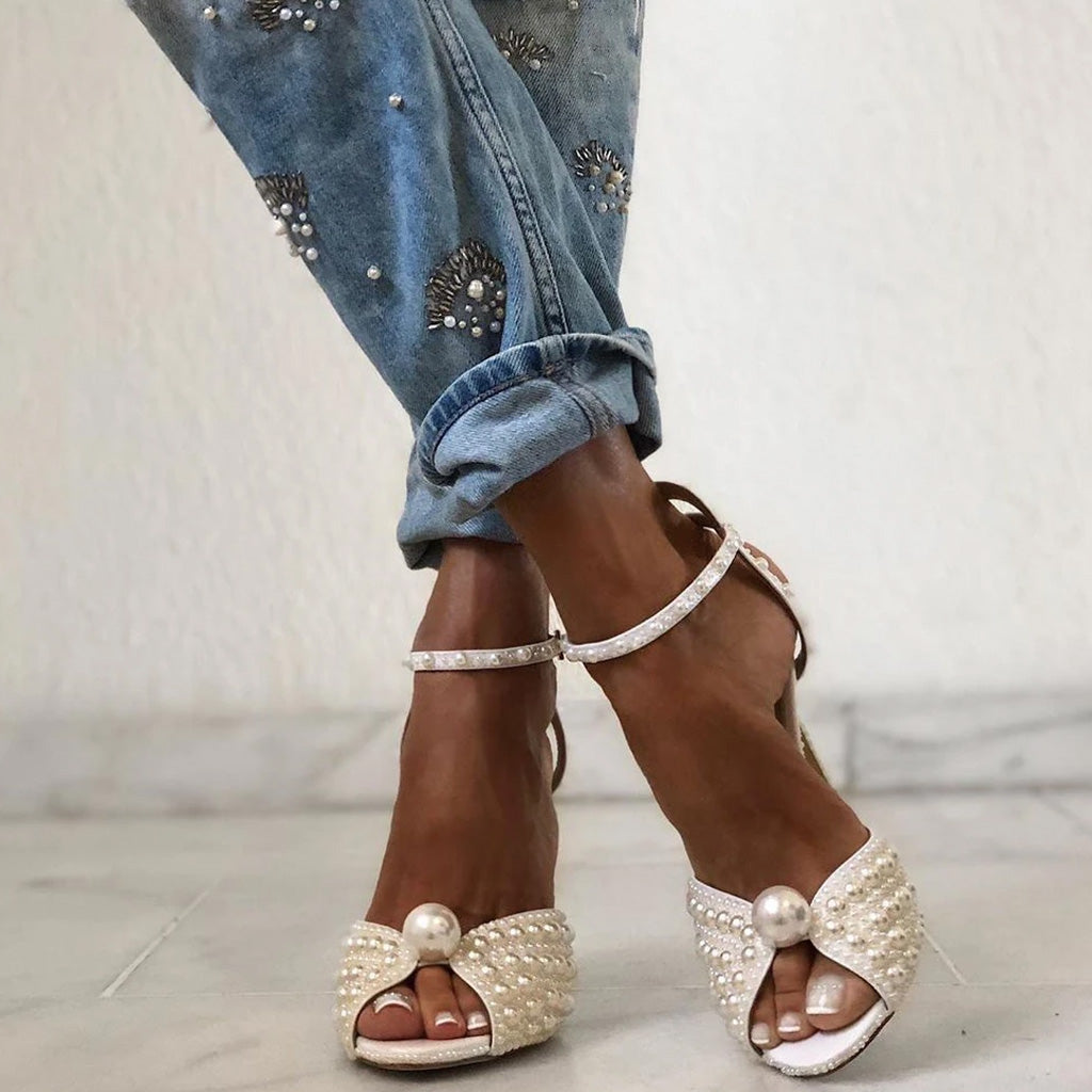 Tacones de aguja con perlas