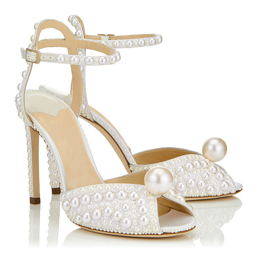 Tacones de aguja con perlas