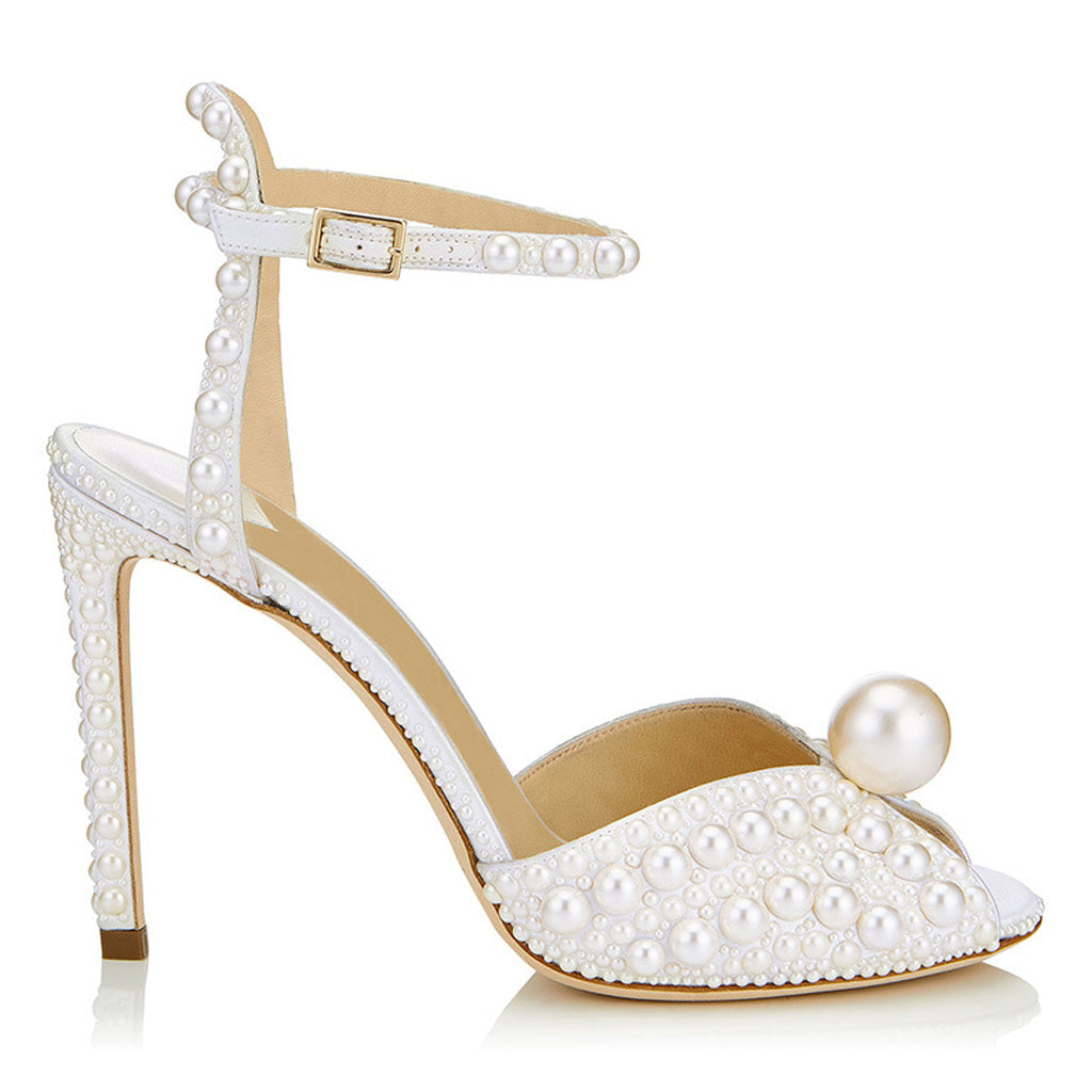 Tacones de aguja con perlas